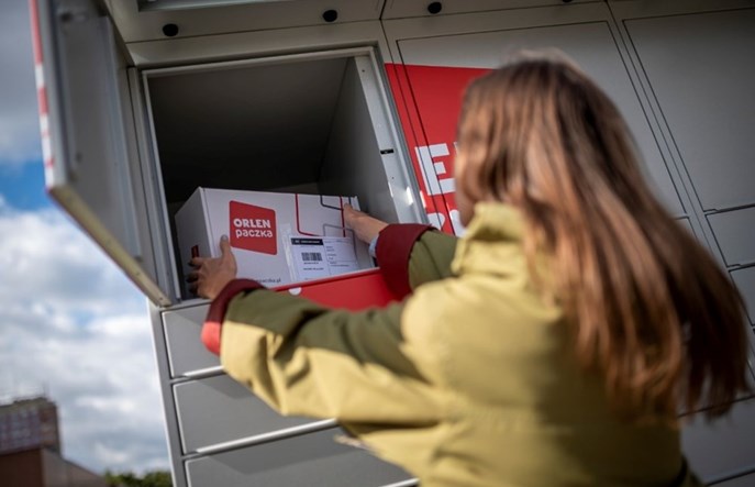 Miasta kontra rynek: kto reguluje rozwój e-commerce w przestrzeni publicznej?