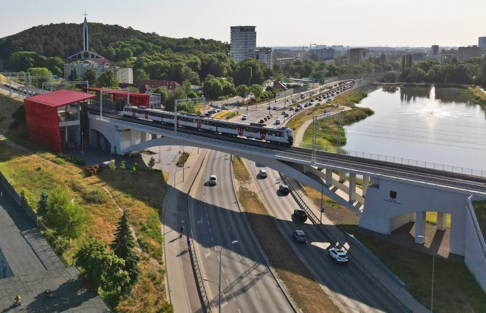 Planowanie na papierze, chaos w terenie. Jak przestrzeń sabotuje transport zbiorowy?