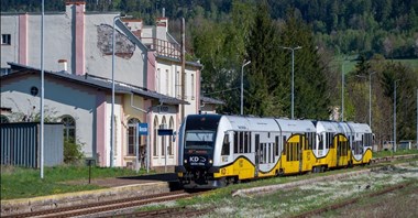 Dolnośląskie planuje całoroczne pociągi Wrocław – Hradec Kralove