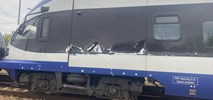 Garbatka-Letnisko. Żuraw uderzył w pociąg PKP intercity: wybite szyby, pogięta blacha