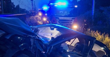 Samochód uderzył w słup trakcyjny na trasie Warszawa – Lublin