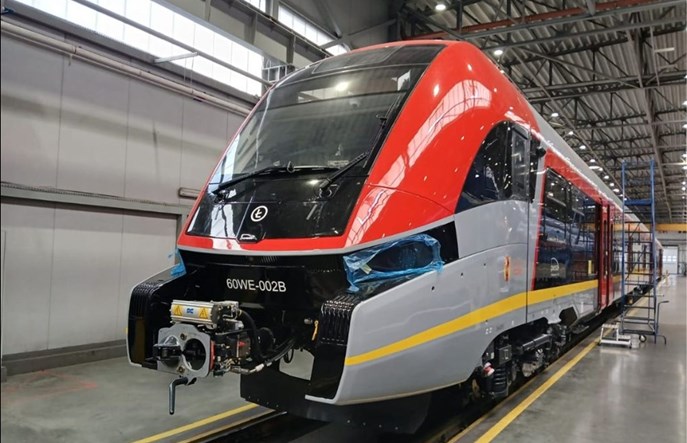 Łódzkie: Późniejsza zapłata za Elfy nie przesunie finału dostaw 