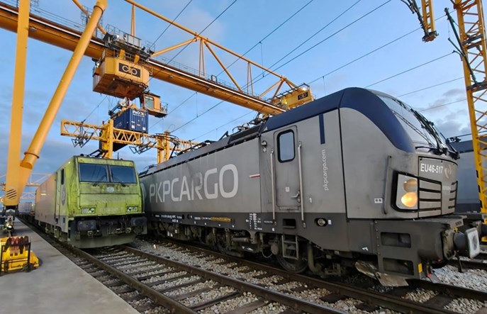 „Wygaszanie kolei towarowej”? Kij ma wiele końców 