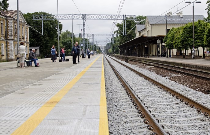 Prace na linii nr 1 pod Piotrkowem. Wkrótce będzie szybciej? 