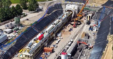 Męcina - Mordarka: Początek drążenia tunelu kolejowego