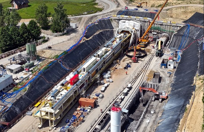 Męcina – Mordarka: Początek drążenia tunelu kolejowego