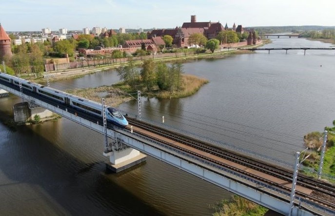 Strata PKP PLK: Było 937 mln zł, jest 334 mln