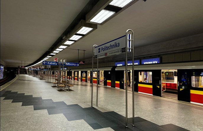 Pociągi wróciły na linię metra M1