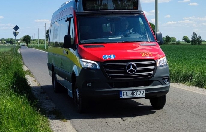 ŁKA: Nowe mercedesy wyruszyły na nową linię dowozową 