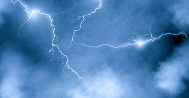 Warszawa: Dwugodzinne opóźnienia z powodu burzy