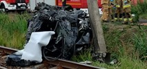 Skalmierzyce. Auto wjechało w pociąg, są utrudnienia w podróżowaniu