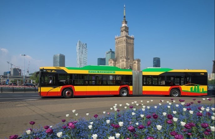 Kobiety i cudzoziemcy za kółkiem. Kto prowadzi autobusy w Warszawie?