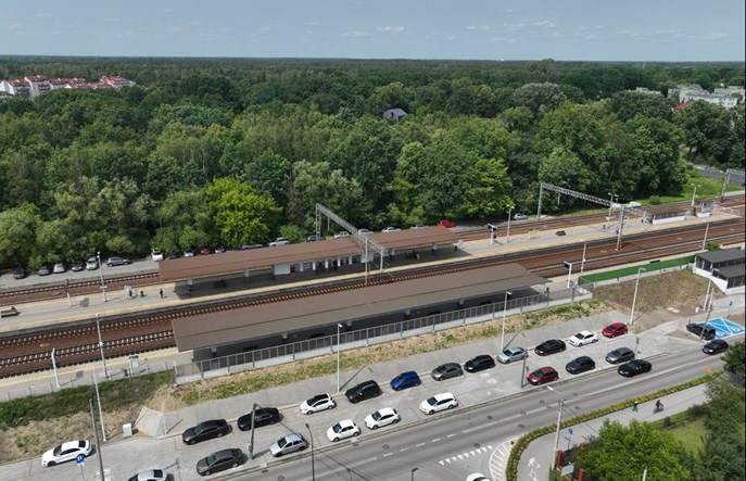 Nowy parking przy stacji w Zielonce – wygodniej z samochodu na pociąg 