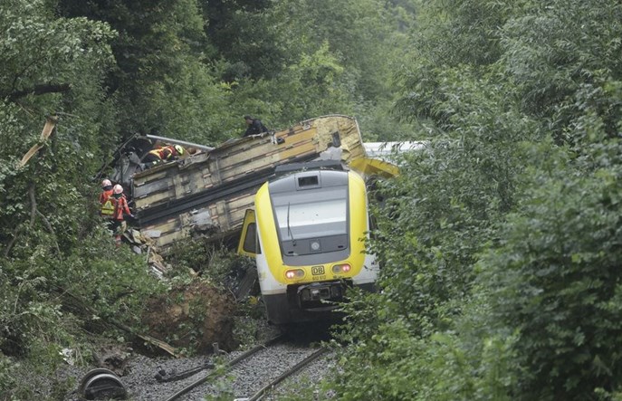Niemcy: Tragiczne wykolejenie pociągu DB. Przez ulewy?