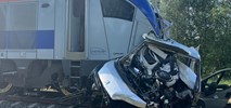 Olszyny. Pół tysiąca pasażerów w pociągu, który zderzył się z busem