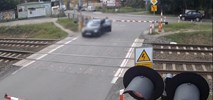 Chechło Pierwsze. Nieodpowiedzialny wjazd na przejazd kolejowy za 2 tys. złotych