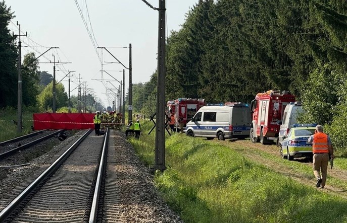 Dachowa. Osobówką w pociąg Polregio, cztery osoby nie żyją 