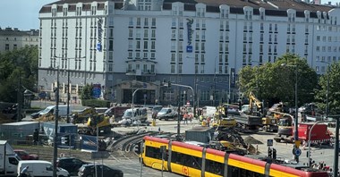 Warszawa: Prefabrykaty Contrack na torowisku na pl. Zawiszy