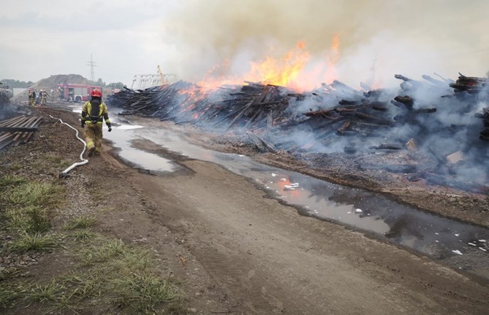 Katowice: PKP SA szacują straty po pożarze parowozowni 
