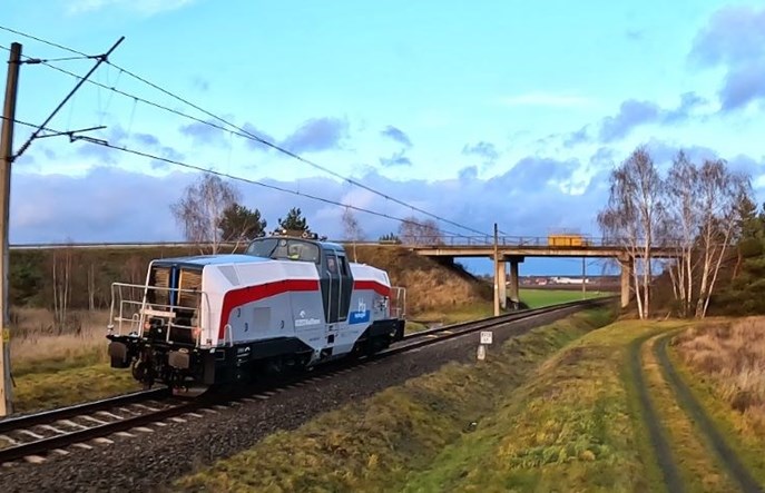 Pierwszy w Polsce rozkładowy pociąg na wodór z lokomotywą PESA