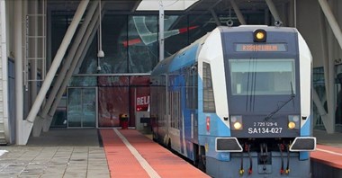 Lublin: Umiarkowana frekwencja w pociągach na lotnisko 