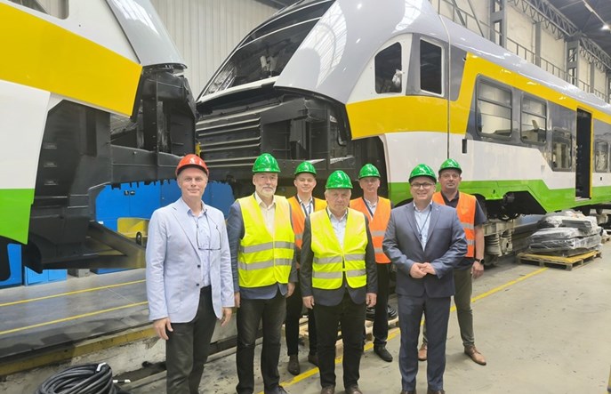 Pierwsze pudła Elfów 3 dla Kolei Mazowieckich odebrane