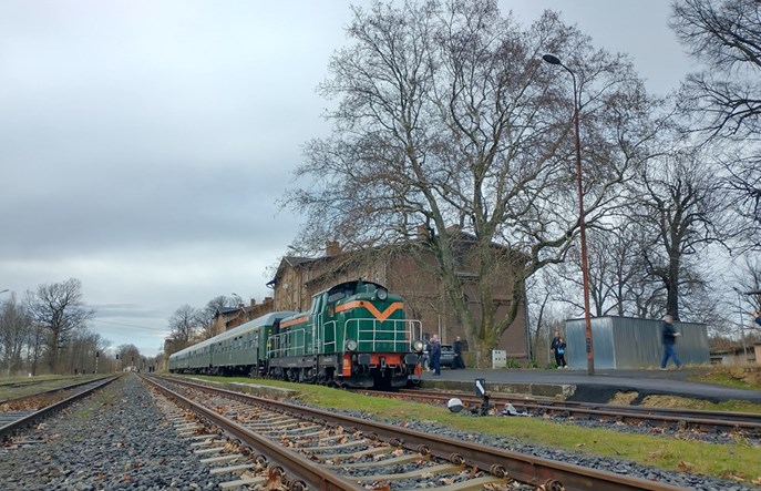 Początek odbudowy towarowej łącznicy 780 pod Zawidowem 