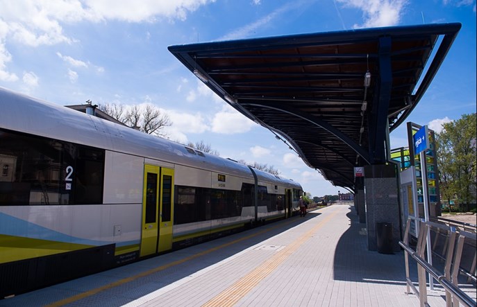 Mniej odwołań pociągów w Lubuskiem, ale utrudnienia trwają 