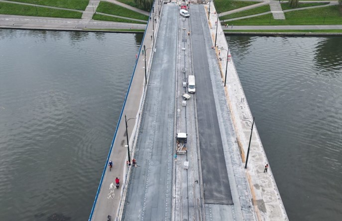 Kraków. Tramwaje na moście Grunwaldzkim jeszcze w październiku