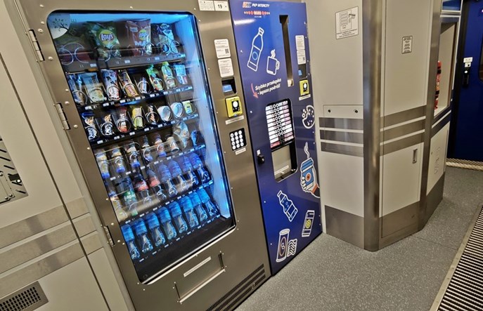 PKP Intercity i WARS: automaty w pociągach cieszą się dużą popularnością 