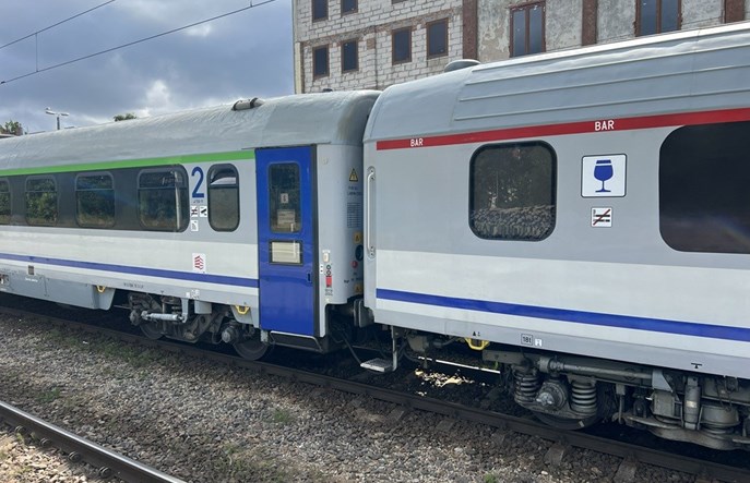 PKP Intercity chce wynająć lokomotywy spalinowe i wagony m. in. barowe