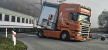 Milik. TIR wjechał w pociąg pasażerski, nie ma poszkodowanych