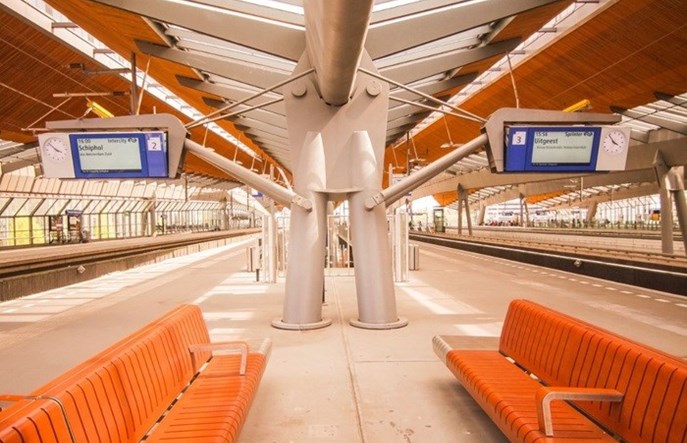 Rewolucja cyfrowa na polskich dworcach. Jak nowe technologie zmieniają obsługę pasażera?