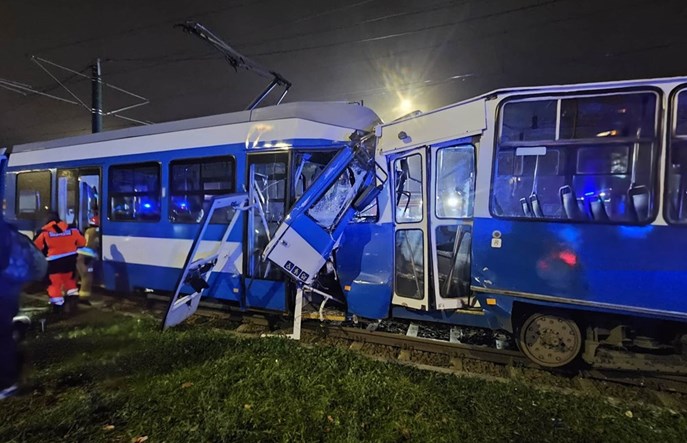 Kraków. Zderzenie tramwajów na Bieńczyckiej. Są poszkodowani, w tym motorniczy