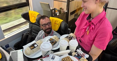 Tego w menu nie było. RegioJet sprzedaje już piwo w swoich pociągach