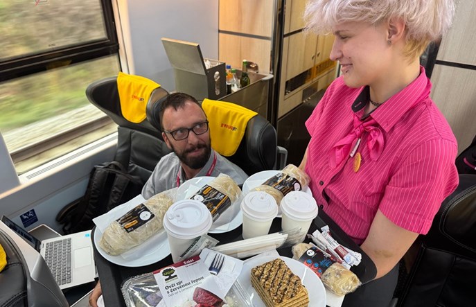 Tego w menu nie było. RegioJet sprzedaje już piwo w swoich pociągach