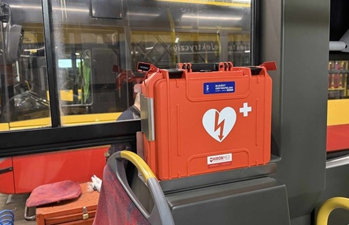 Sto defibrylatorów w warszawskich autobusach