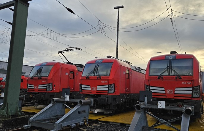 RAILPOOL powiększa swoją flotę o 12 dodatkowych lokomotyw Vectron i 7 lokomotyw TRAXX
