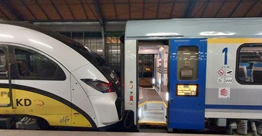 Wrocław Główny. Wagon Intercity "pocałował" Elfa Kolei Dolnośląskich