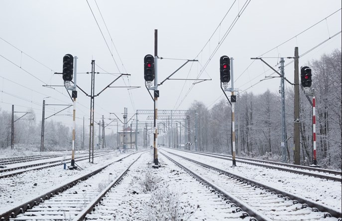 Atak zimy w Polsce. Spore utrudnienia także na kolei [aktualizacja]