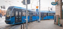 Wrocław. Tramwaje na objeździe przy Dworcu Głównym, zaczęło się od wykolejenia