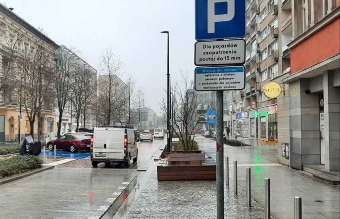 Szczecin. Dodatkowe oznakowanie miejsc dla dostawców w strefach płatnego parkowania