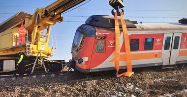 Wykolejenie składu Polregio na linii nr 8. Naprawa toru potrwa. Są objazdy [aktualizacja]
