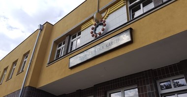 Zduńska Wola-Karsznice: Wróciły pociągi, ale dworzec nadal zamknięty 