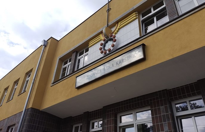 Zduńska Wola-Karsznice: Wróciły pociągi, ale dworzec nadal zamknięty 