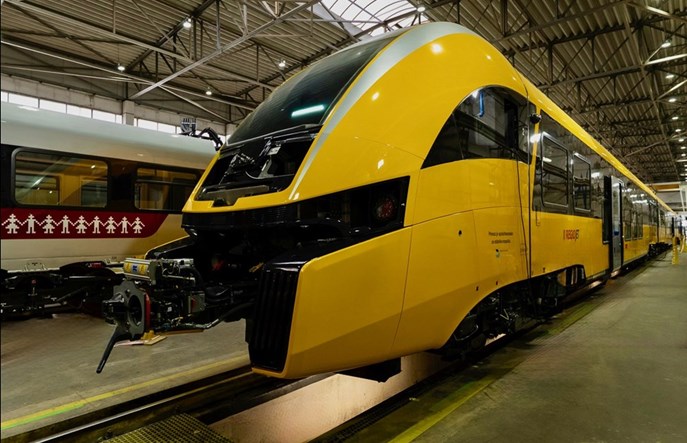 PESA. Budowa pociągów KDP z Hitachi albo Alstomem
