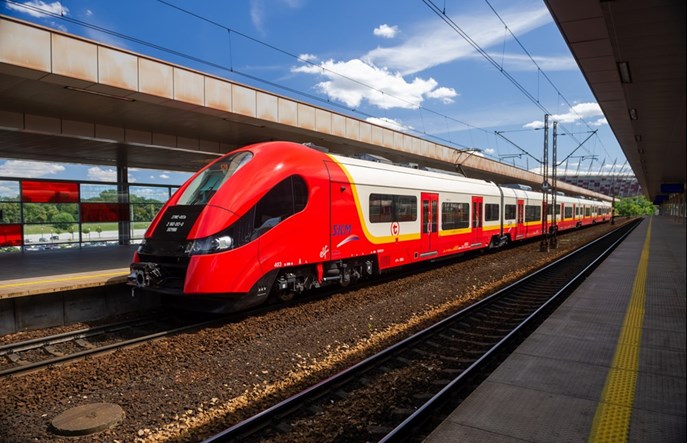 SKM Warszawa: Pasażerów przybywa szybciej niż kursów 