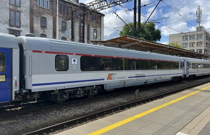PKP Intercity prawie podwoi liczbę wagonów WARS do 2030 roku