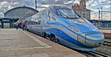 "Dziobak" zastąpił "Bimbadlo". PKP Intercity testuje ED250 w Czechach (zdjęcia)