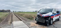 Karetka uderzyła w pociąg. Wstrzymany ruch Raciąż - Sierpc